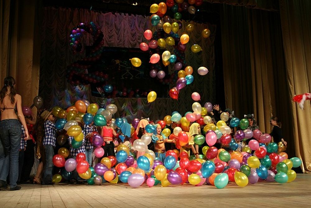 Шаро тамов. Дискотека с воздушными шарами. Шоу шаров на детский праздник. Праздник с воздушными шарами. Шар шоу для детей на праздник.